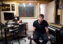 Christian Elsner all'interno del suo negozio di dischi